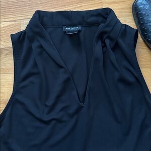 Ann Taylor Sleevless blouse size small in black